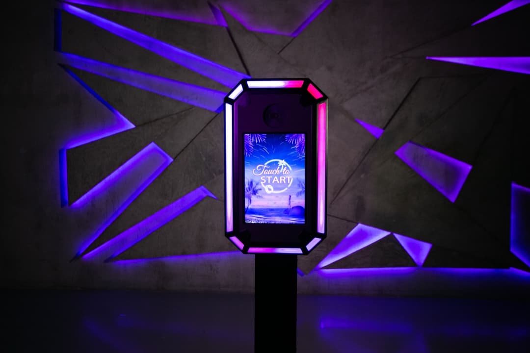 Fotomatón LED profesional para alquiler en eventos y fiestas en Barcelona