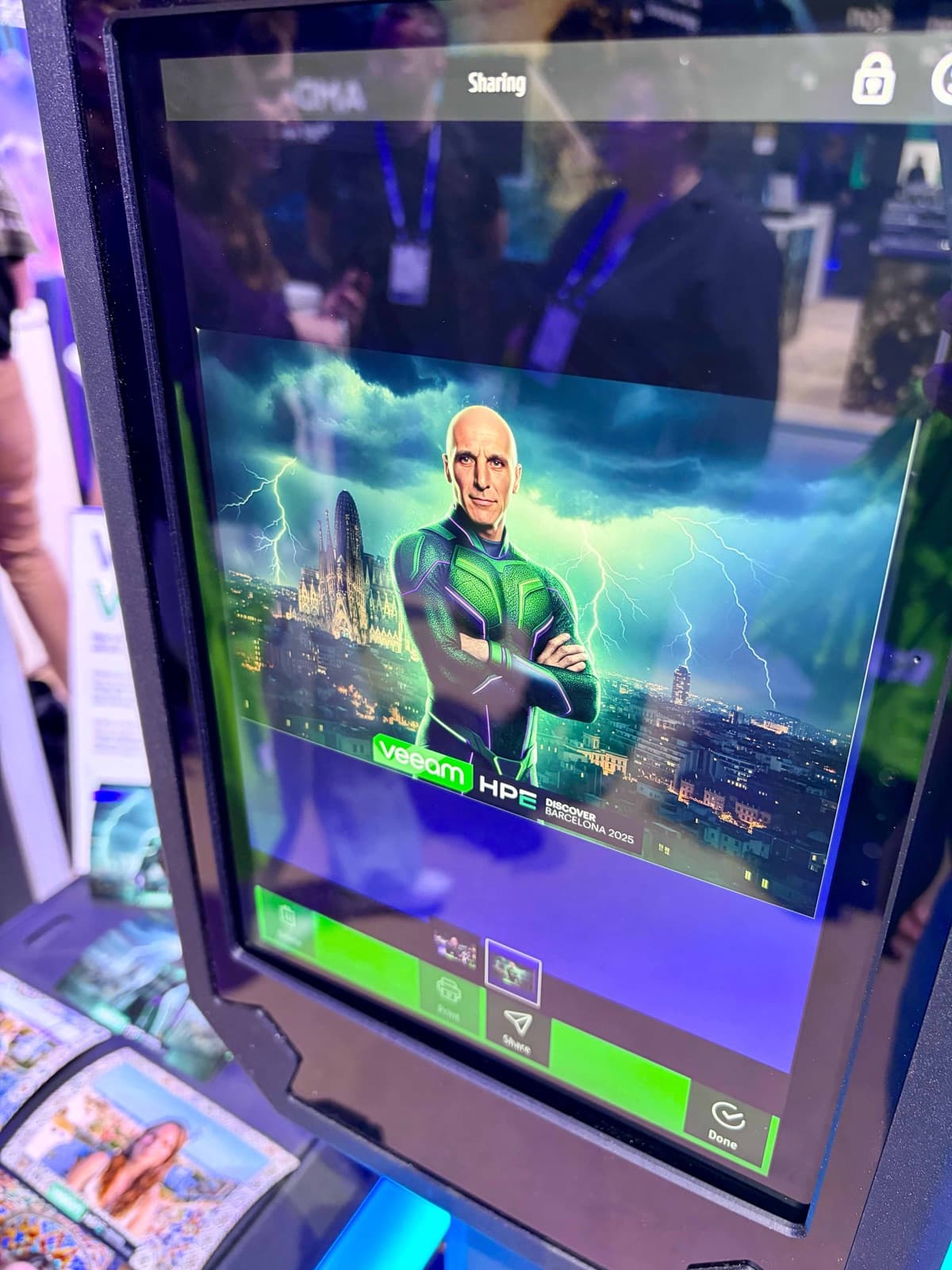 Fotomatón en evento HPE 2025, stand de Veeam