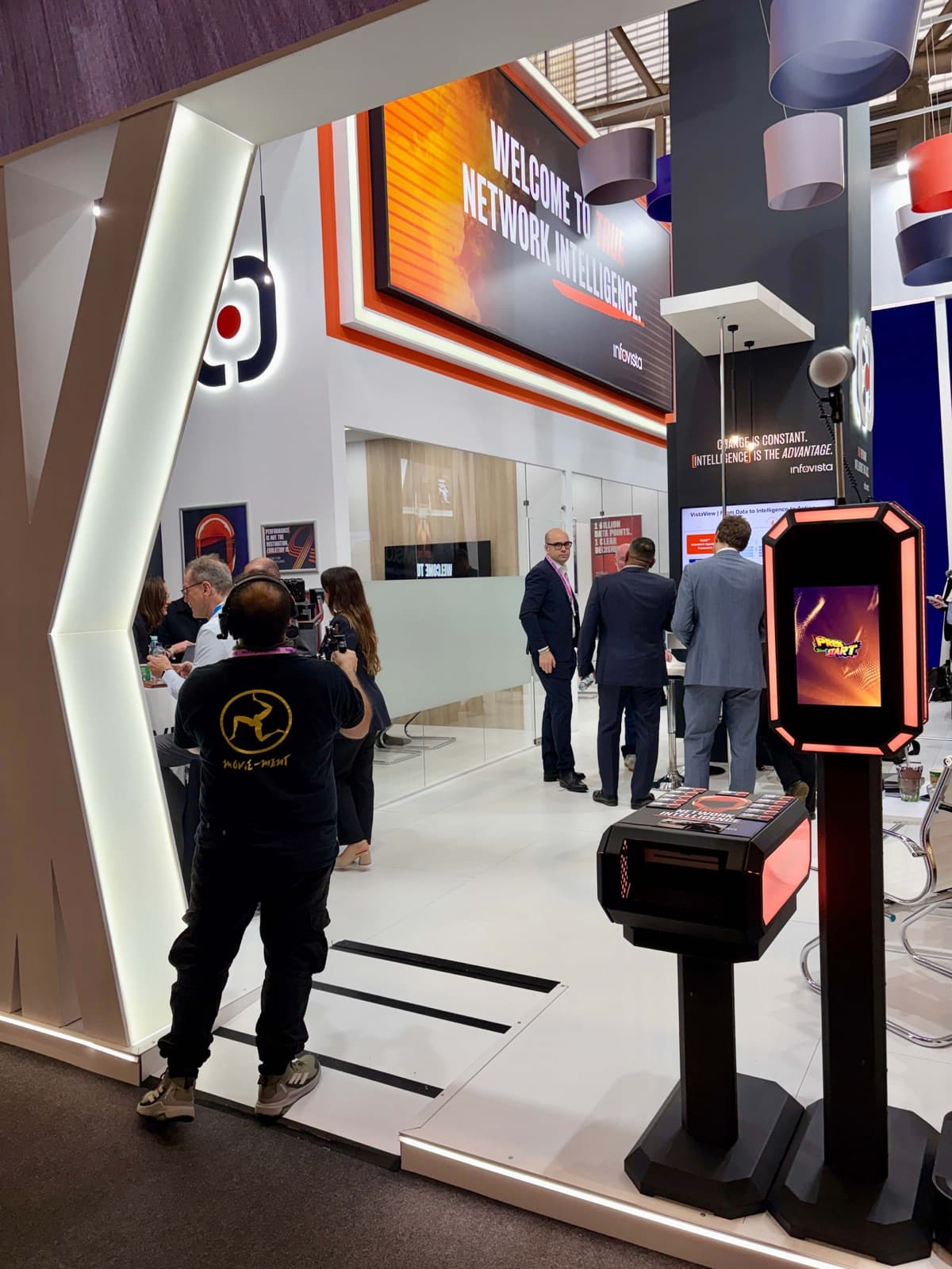 Fotomatón en MWC 2026, stand de Infovision