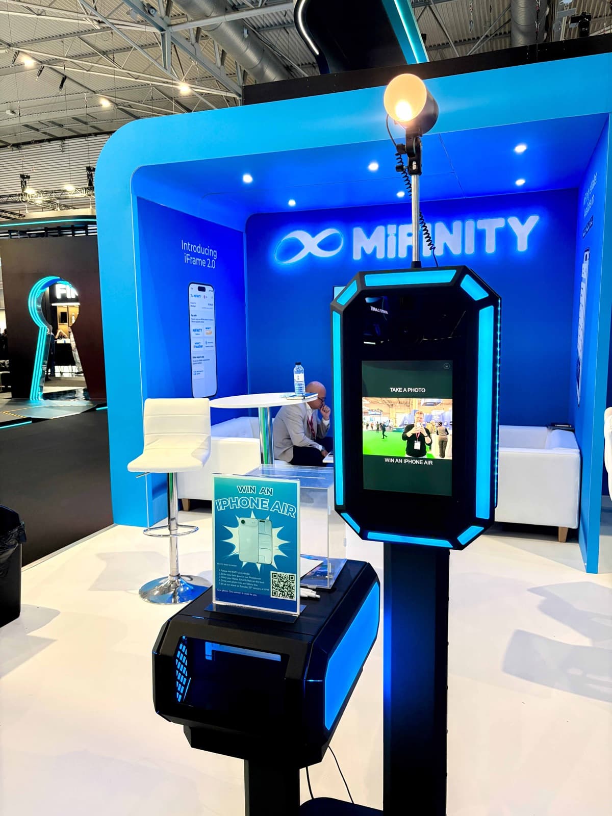 Fotomatón en ICE 2026, stand de MiFinity